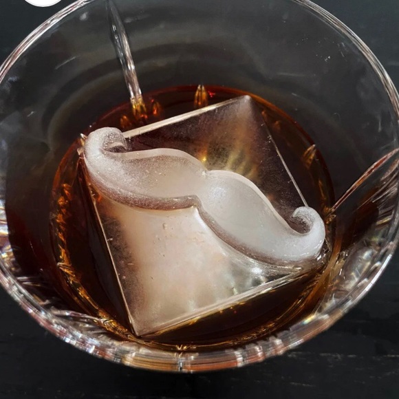 New Honest Ice silicone mustache ice cube mold / tray - Picture 2 of 13